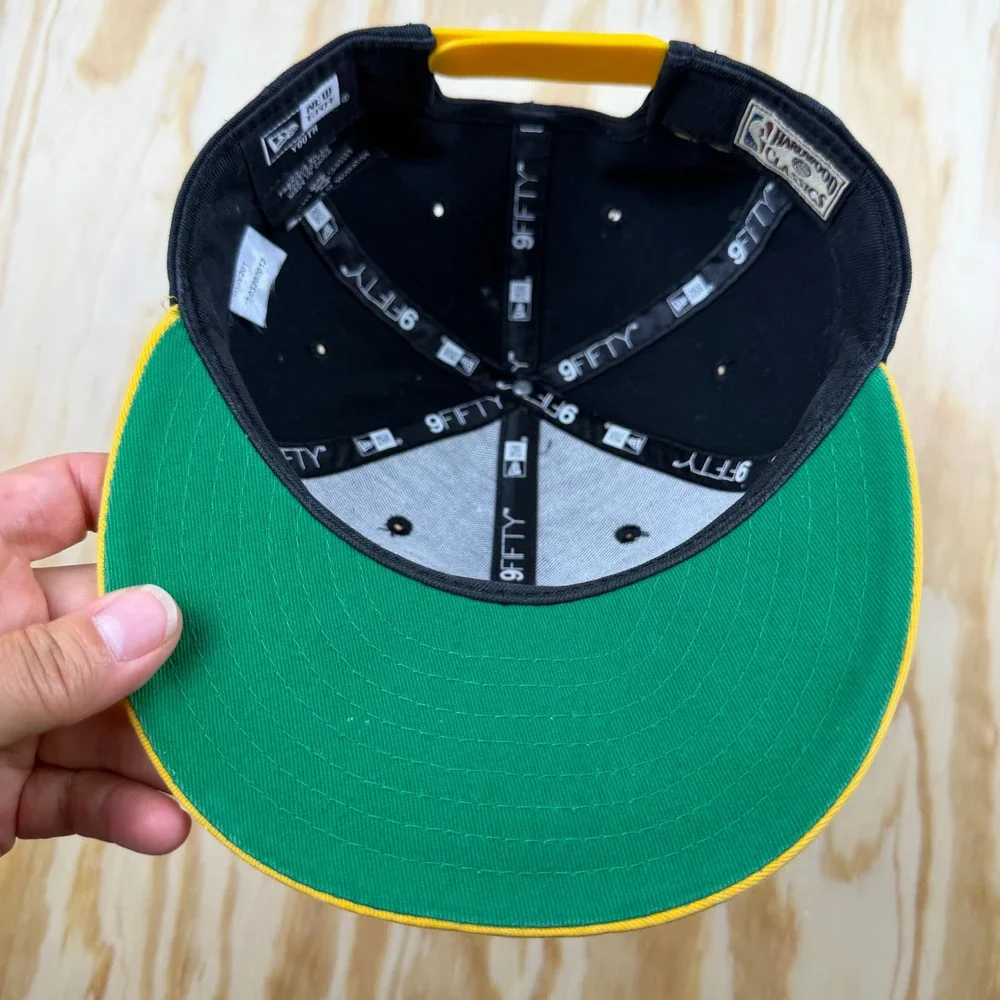 New Era 9FIFTY Los Angeles Lakers Youth Snapback‎ Hat Black Yellow NBA HWC Cap